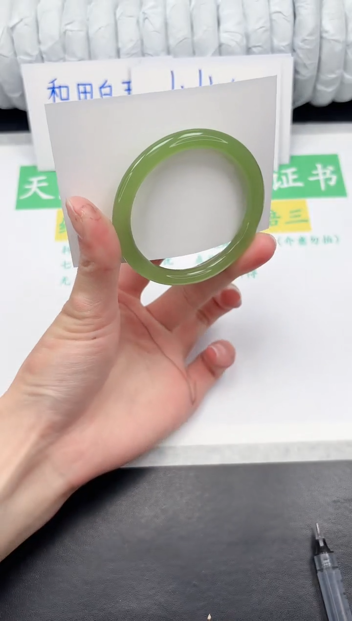 【闪购商品】石英质玉手镯未镶嵌49-53.5