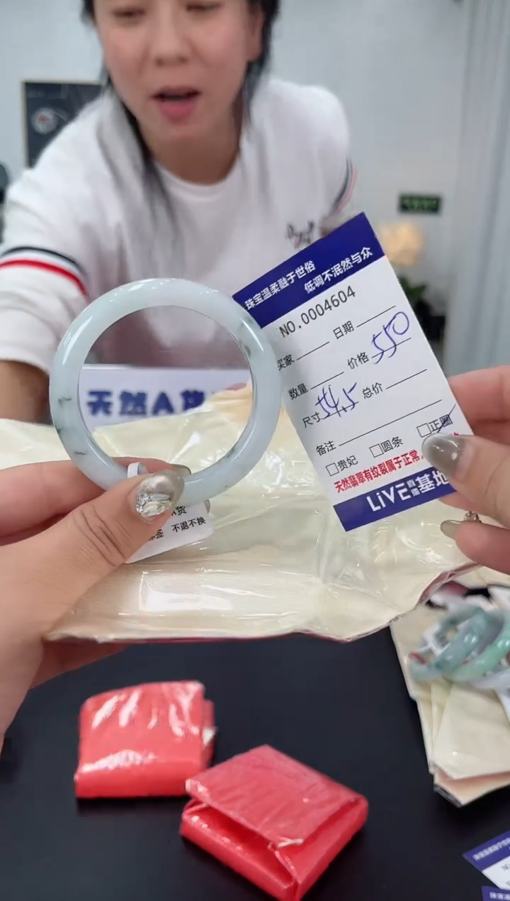 【闪购商品】翡翠手镯未镶嵌天然翡翠A货