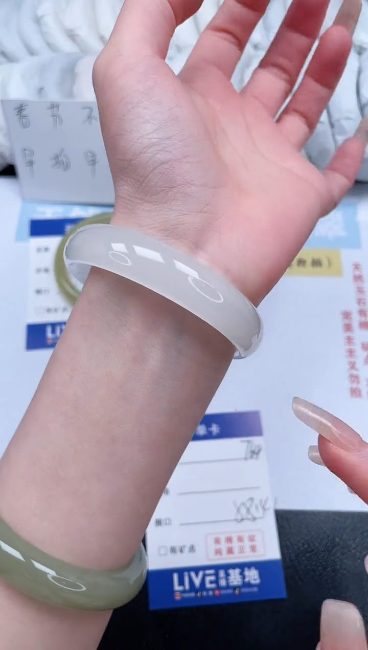 【闪购商品】石英质玉手镯未镶嵌T64-58.4