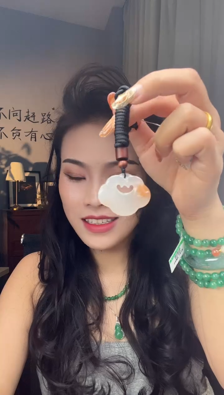 石英质玉未镶嵌颈饰吊坠