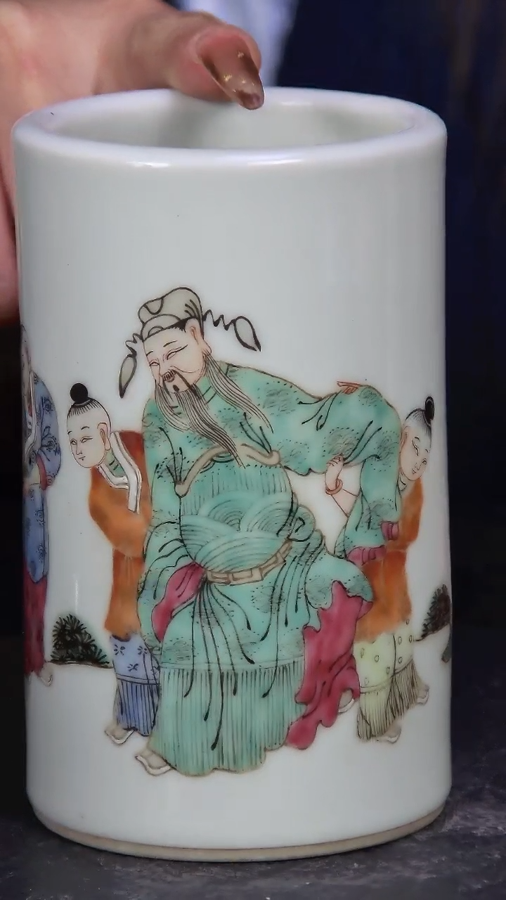 陶瓷精品人物笔筒