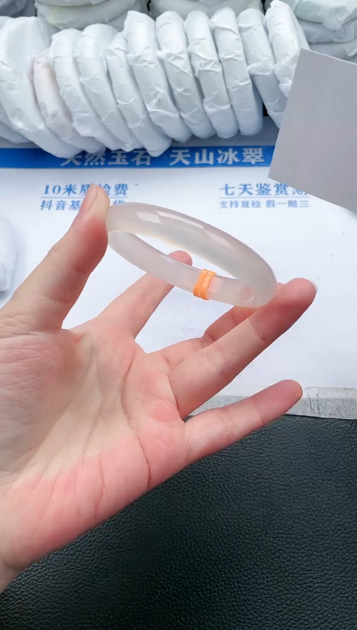 【闪购商品】石英质玉手镯未镶嵌K654