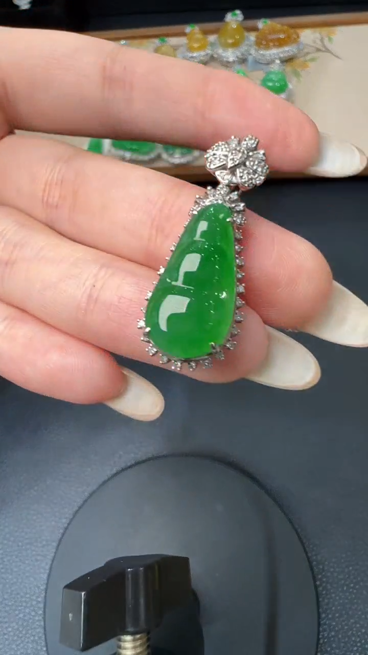 【闪购商品】翡翠吊坠(不含链)18K金镶嵌34