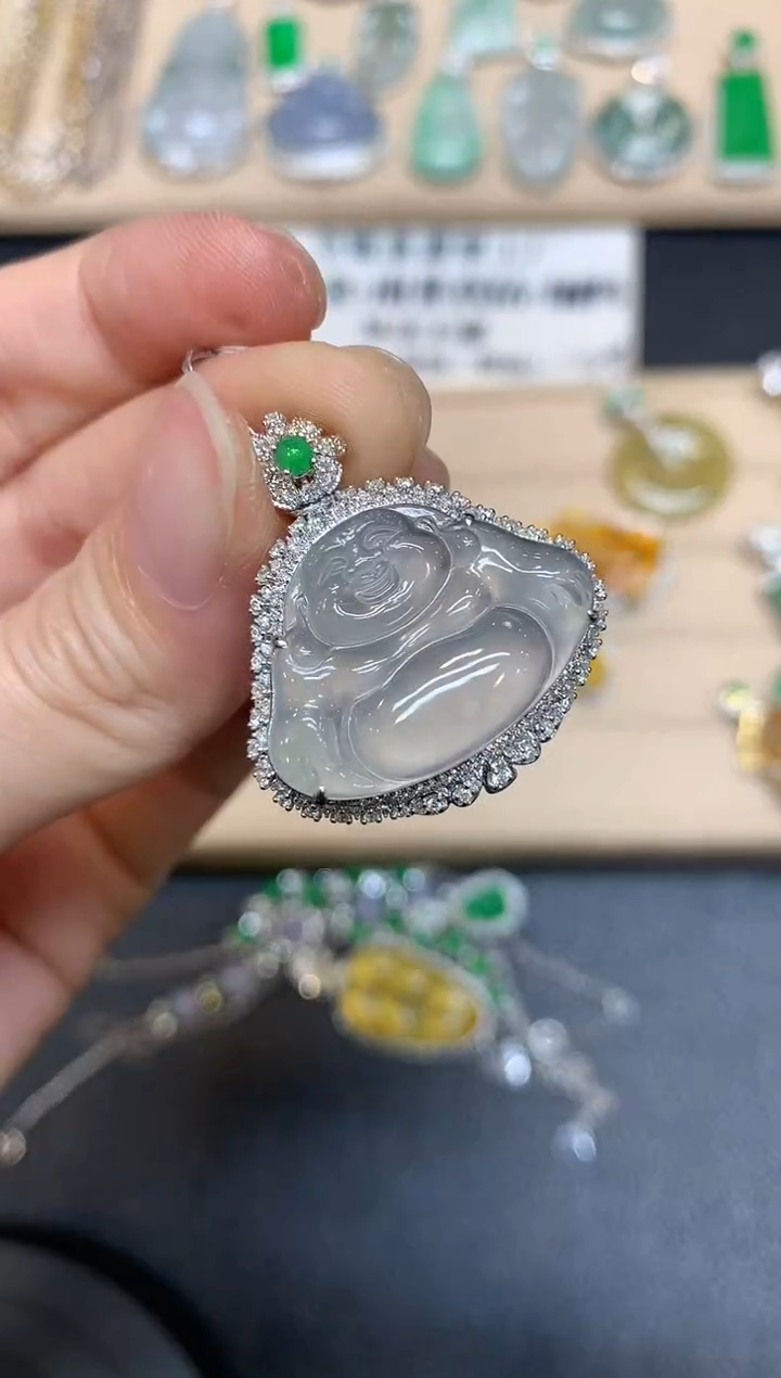 【闪购商品】翡翠颈饰18K金镶嵌佛公【无服务费】