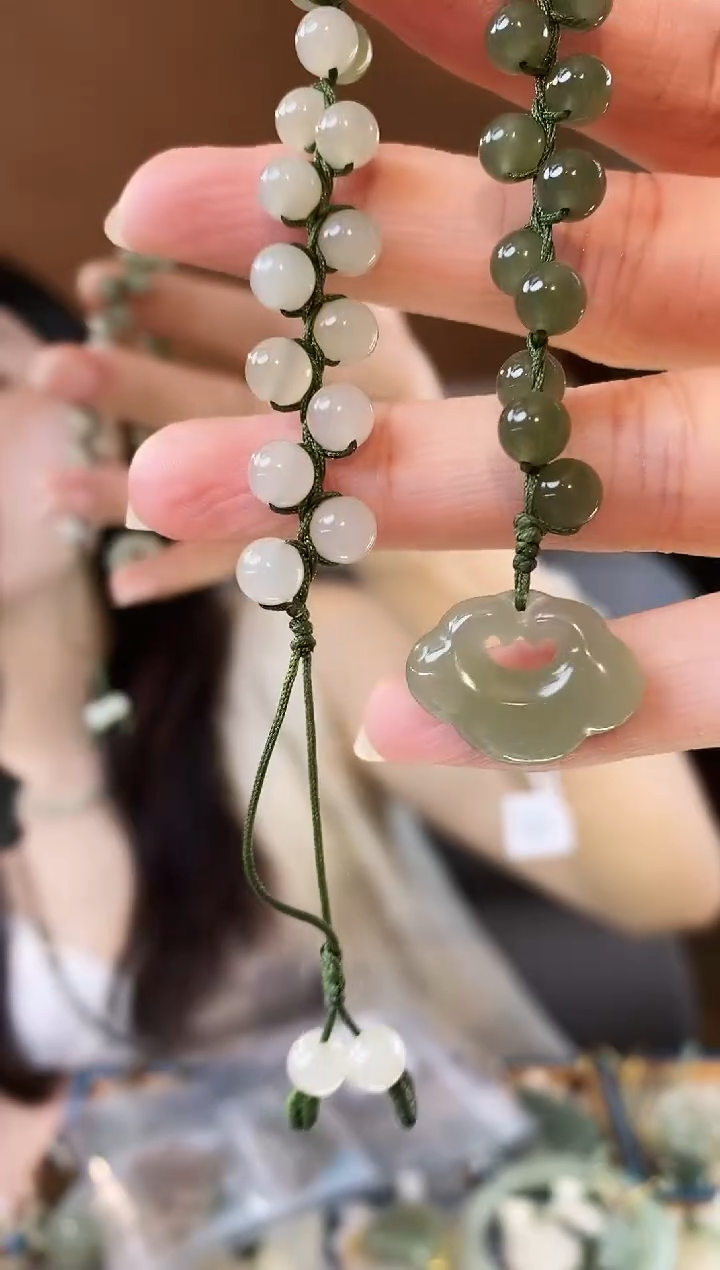 和田玉未镶嵌颈饰如意锁玉石渐变手串