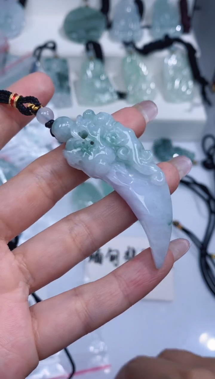 颈饰未镶嵌翡翠吊坠