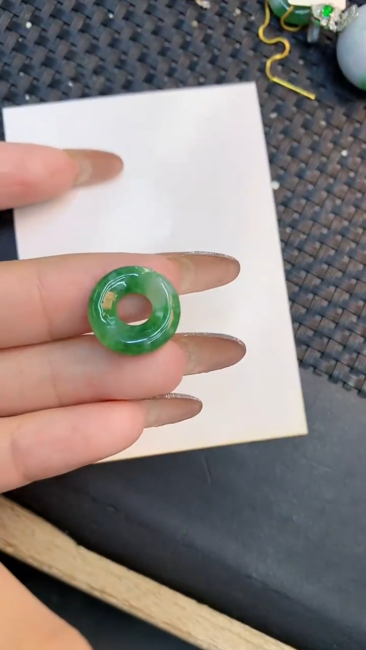 颈饰未镶嵌翡翠1