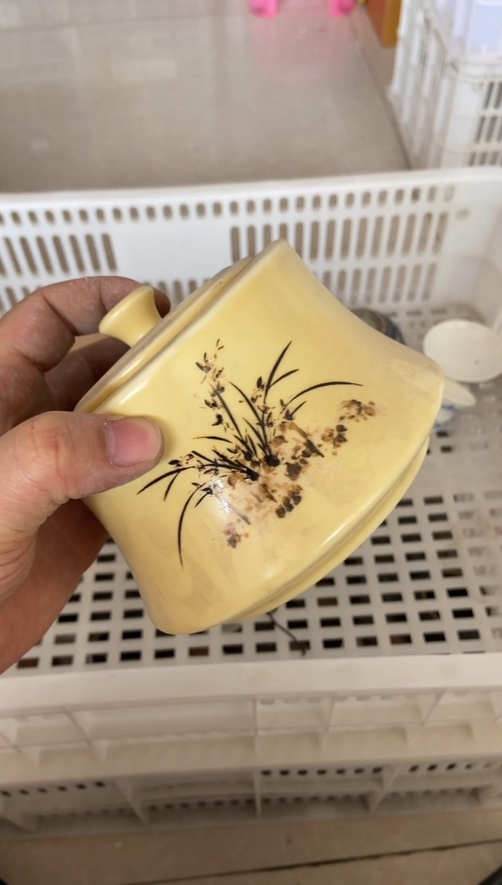 杯无运费险有瑕疵的摄影的产品有使用过的痕迹有点脏介意勿拍