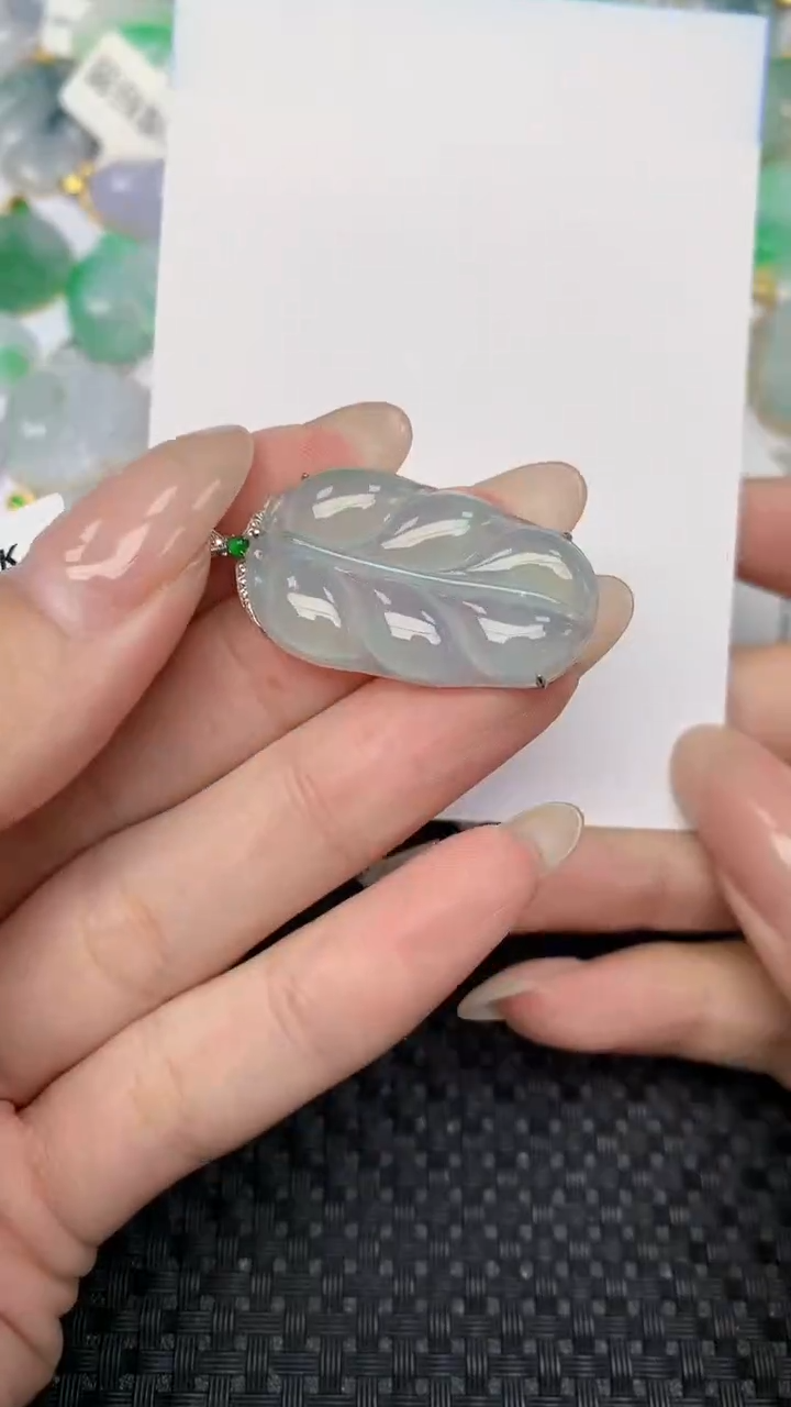 翡翠18K金镶嵌颈饰天然翡翠a货