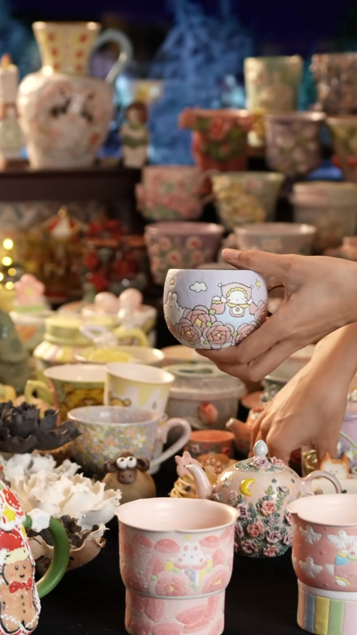 摆件陶景德镇釉下彩手绘设计师款陶瓷