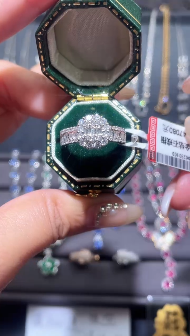 【闪购商品】钻石戒指/指环18K金镶嵌钻石戒指