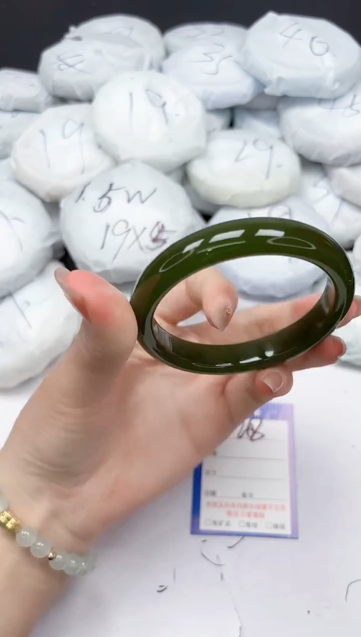 未镶嵌手镯石英质玉208/60.4