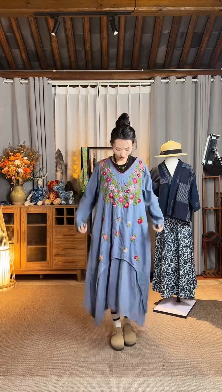 【闪购商品】设计师款紫色刺绣连衣裙