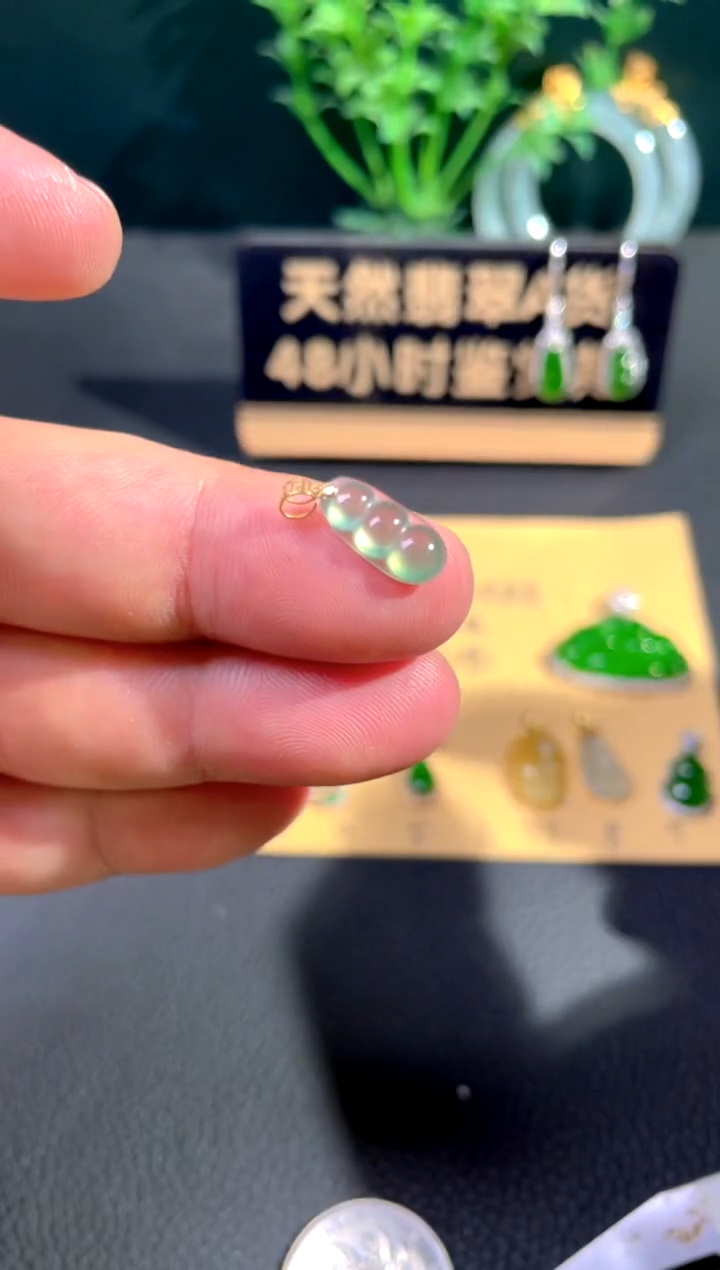 颈饰18K金镶嵌翡翠翡翠