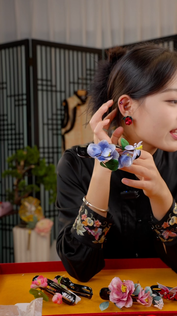 刺绣非遗绒花手工饰品