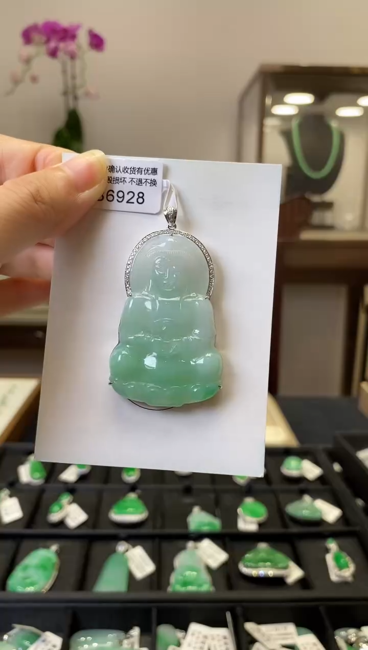 颈饰18K金镶嵌翡翠B6928 观音 含运营费