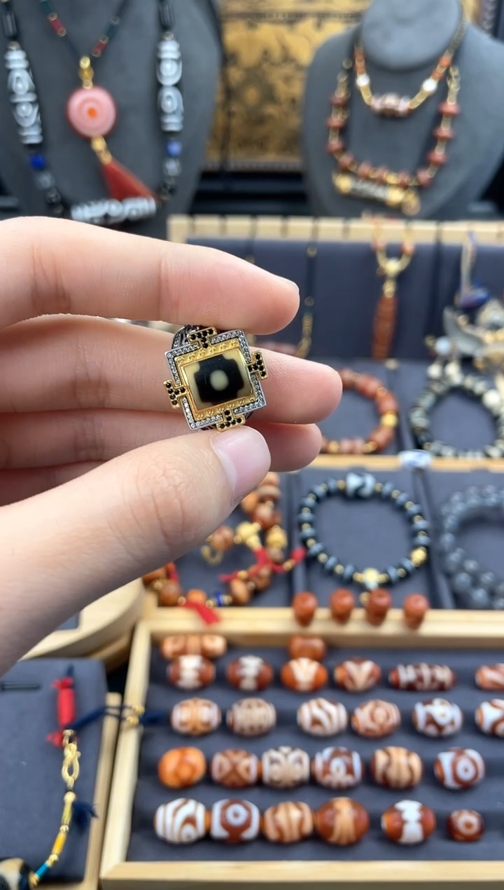 【闪购商品】玛瑙/玉髓颈饰银S925镶嵌上肯坛城三眼戒指