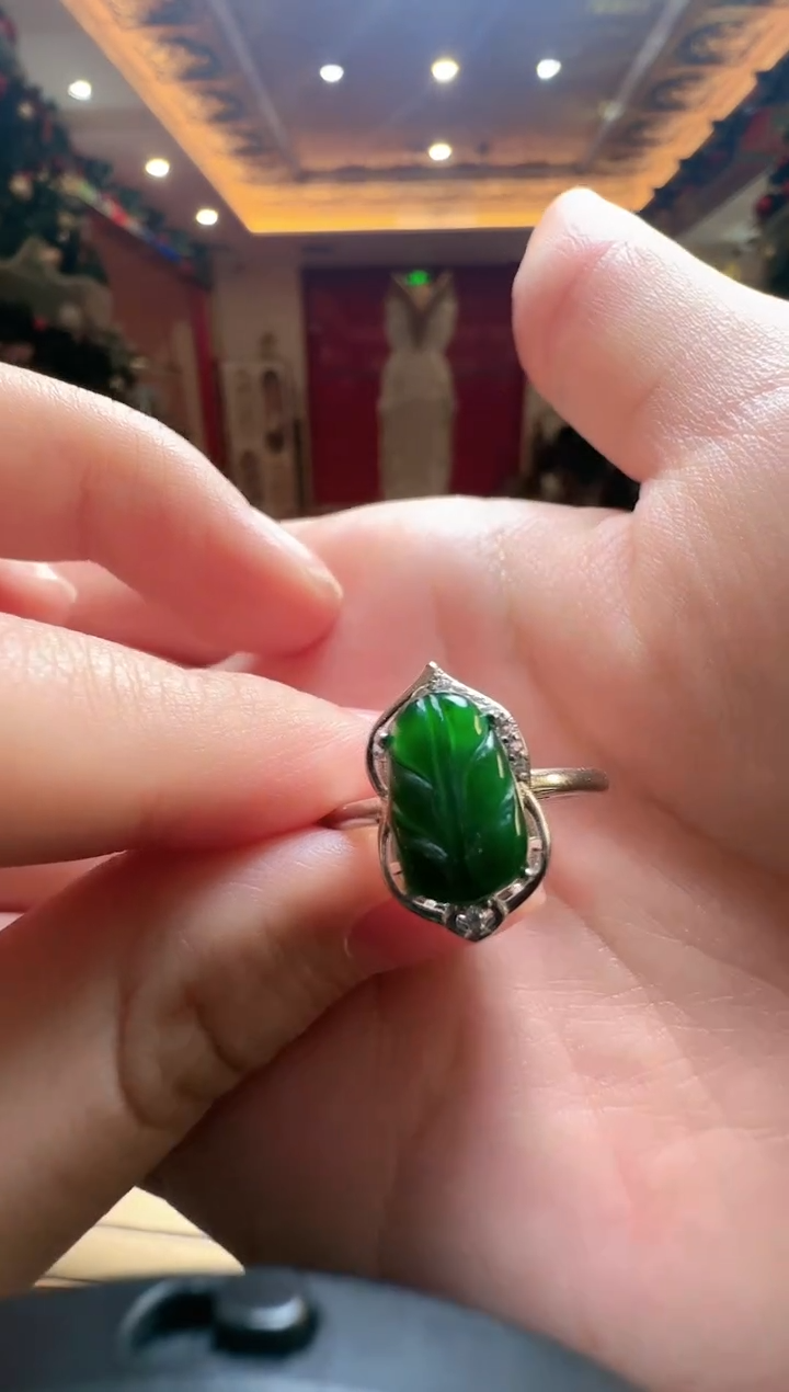 【闪购商品】翡翠吊坠(不含链)未镶嵌翡翠