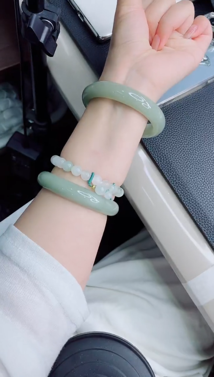 石英质玉手镯未镶嵌30-58