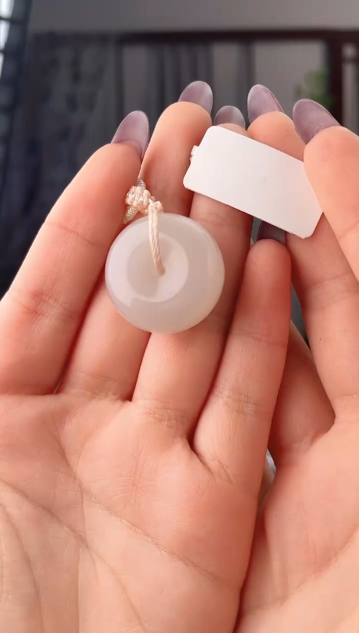 颈饰未镶嵌和田玉扣 