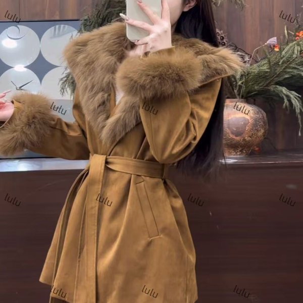 璐璐定制--狐狸毛领鹿皮绒系腰带收腰羽绒服外套女2025冬季大衣
