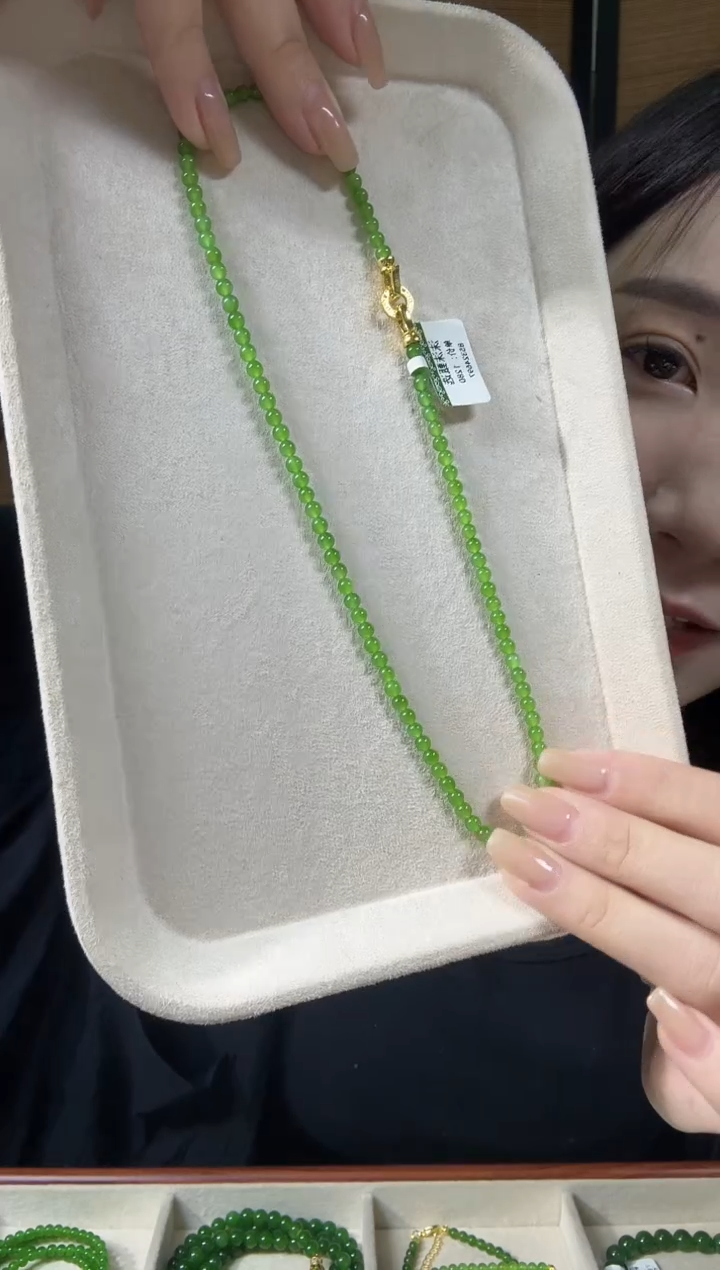 颈饰未镶嵌和田玉（碧玉）4苹果绿无矿锁骨链