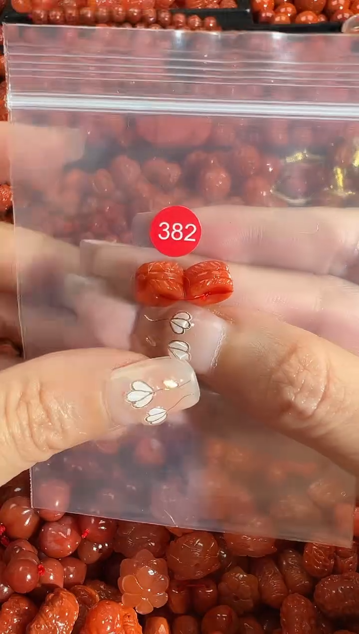 颈饰未镶嵌南红玛瑙1