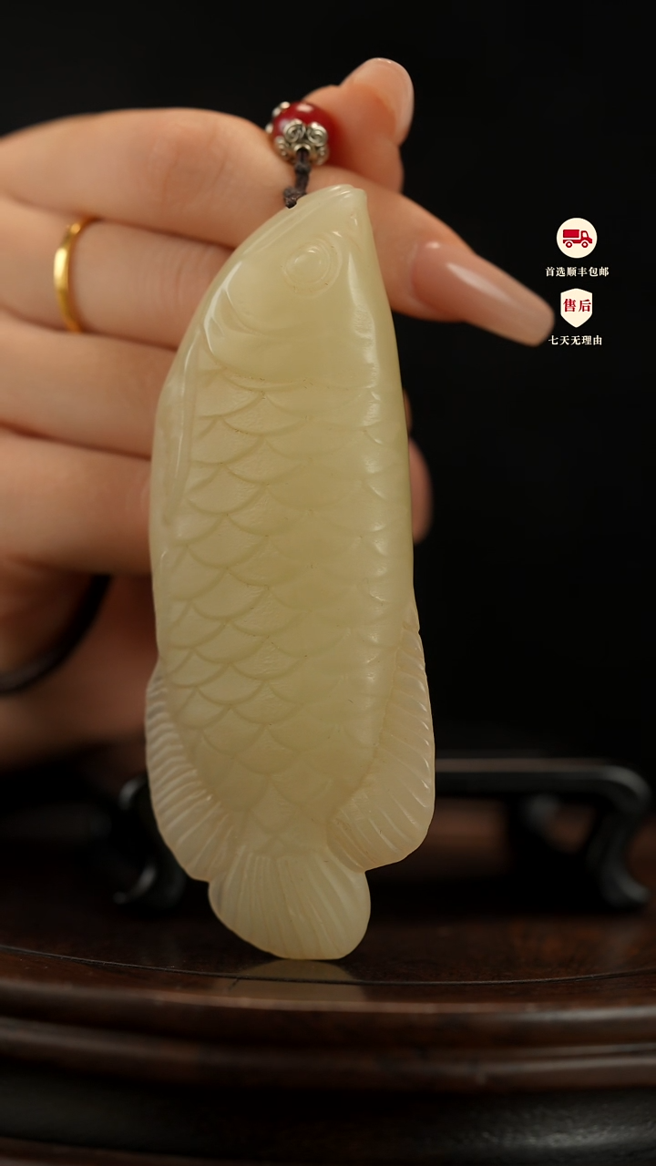 云南石竹叶青雕刻：金龙鱼手把件挂件