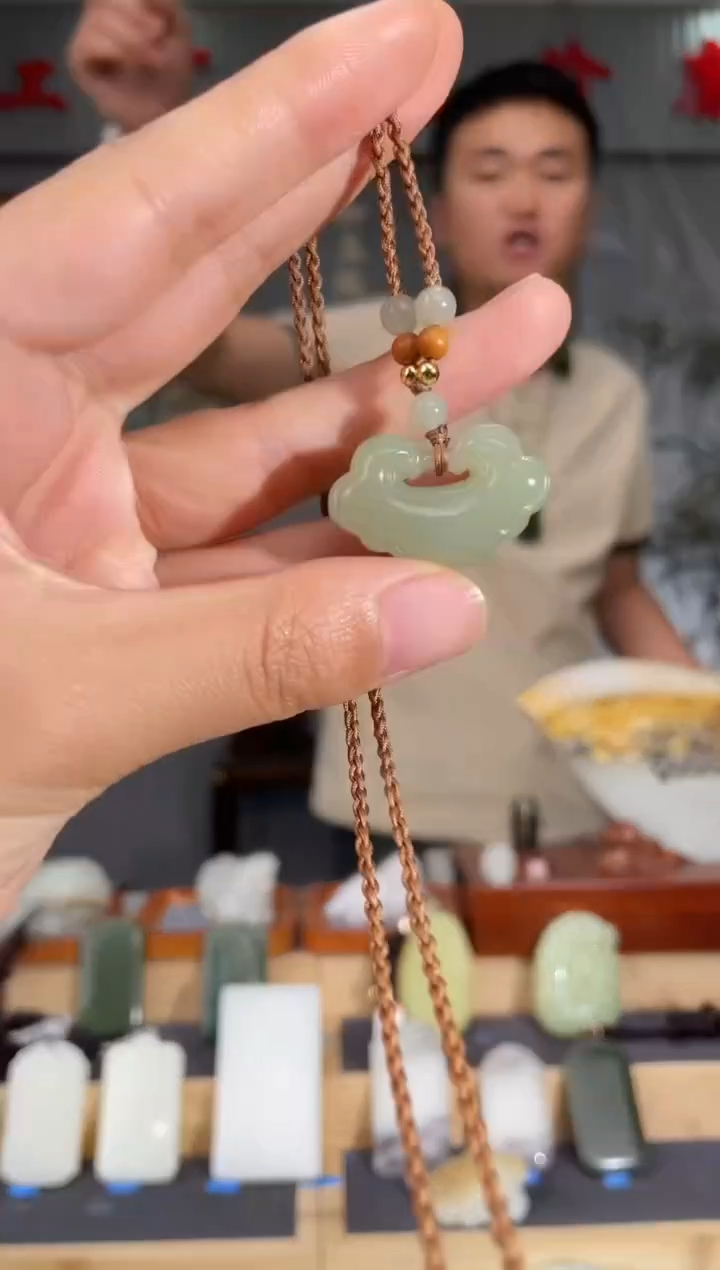 和田玉未镶嵌颈饰1