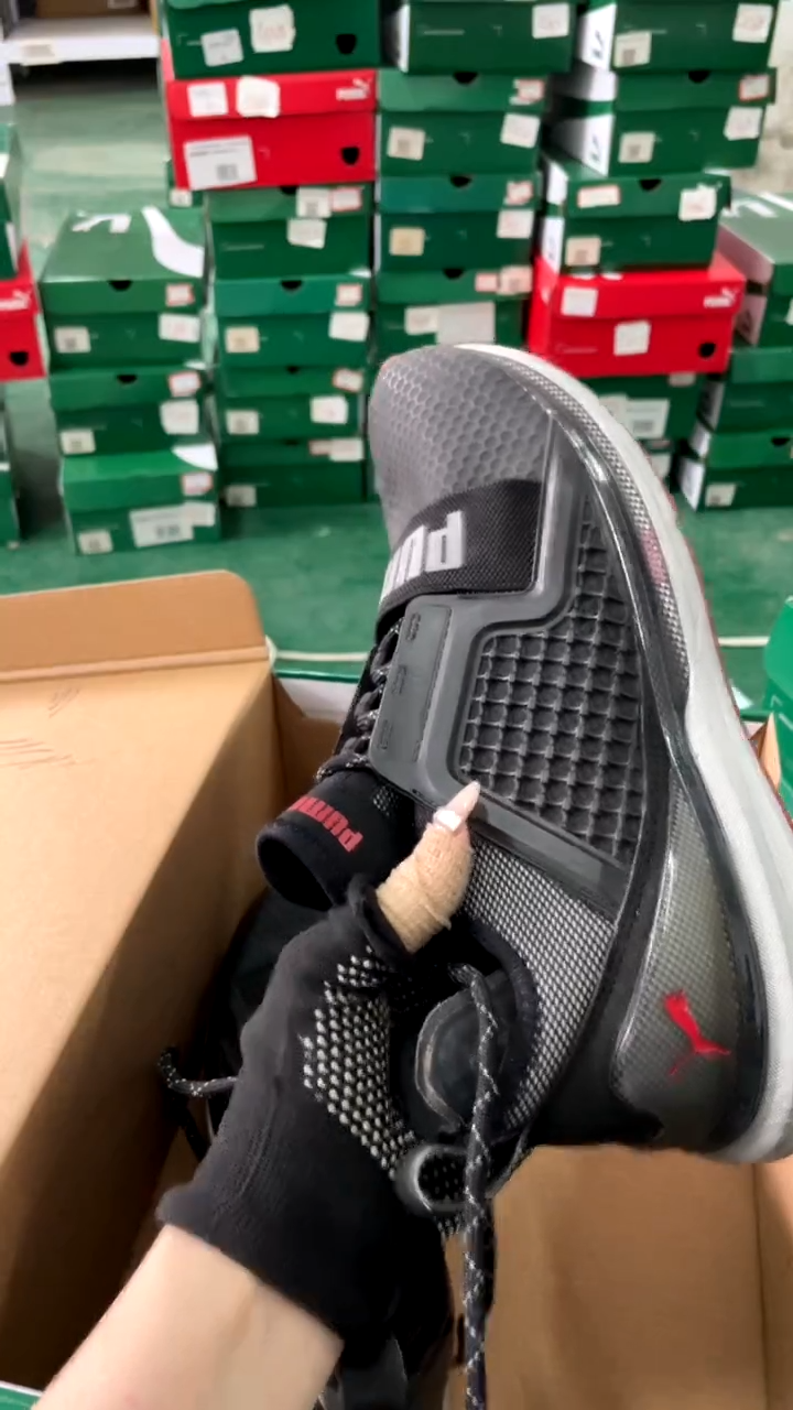 彪马时尚运动休闲鞋41M  Q8