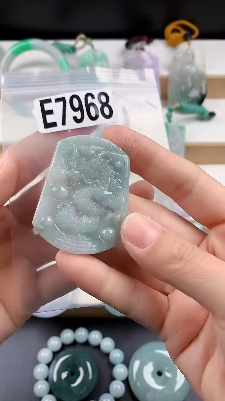 颈饰未镶嵌翡翠天然翡翠吊坠挂件