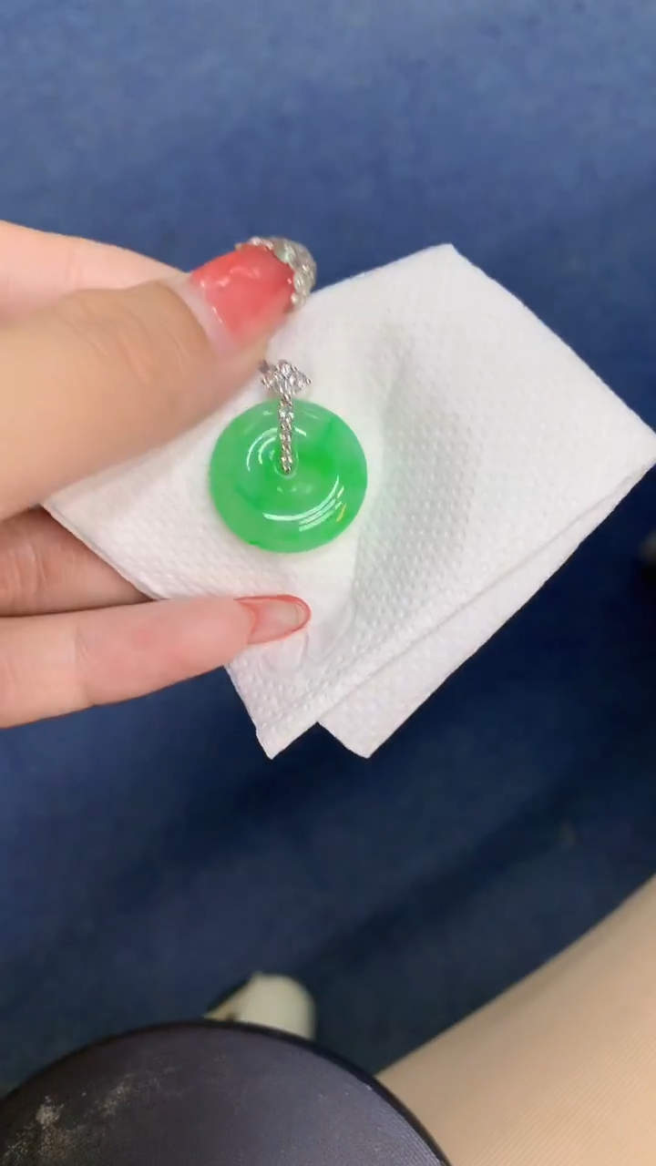 颈饰18K金镶嵌翡翠1