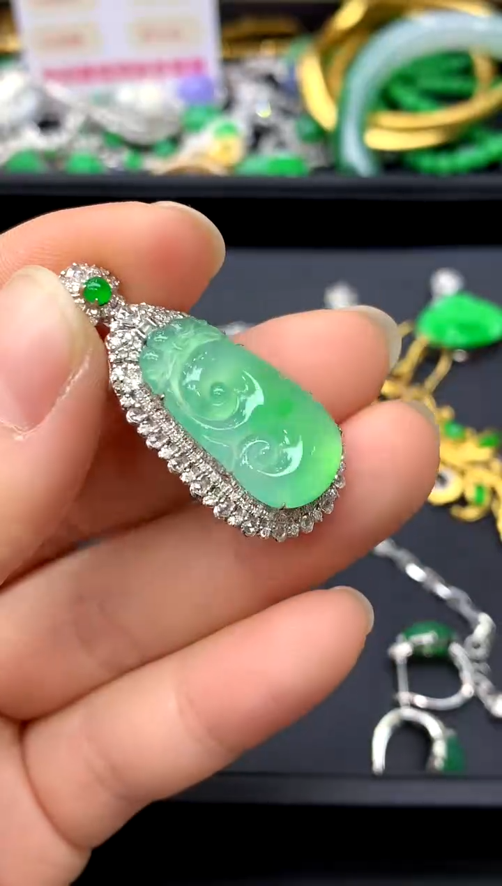 颈饰18K金镶嵌翡翠350-中国好珍宝