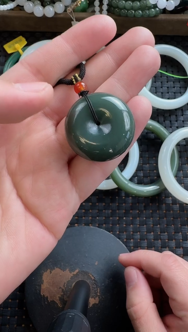 颈饰未镶嵌和田玉且末蓝平安扣