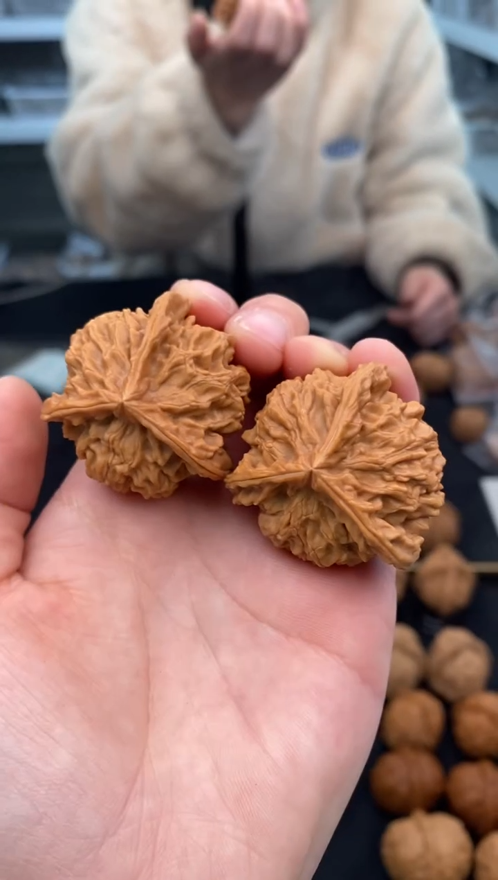 【闪购商品】文玩核桃把件盘山奔38-t115