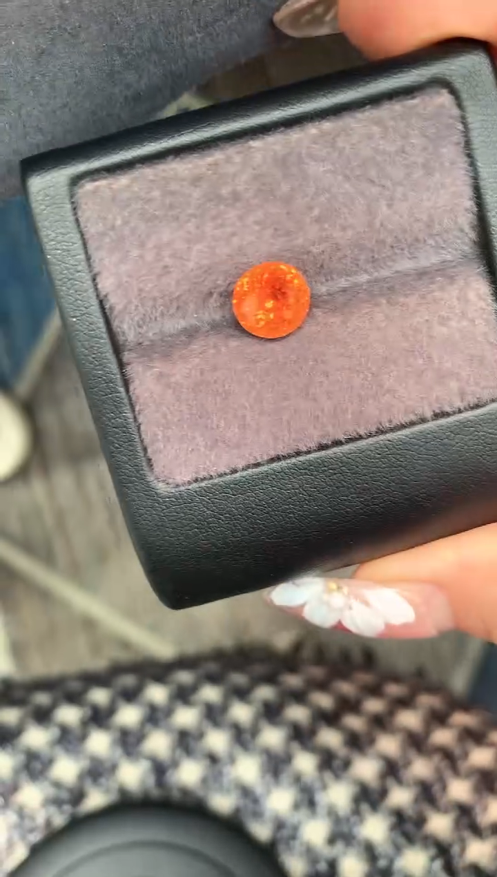 石榴石（芬达石）耳饰未镶嵌4.18克拉