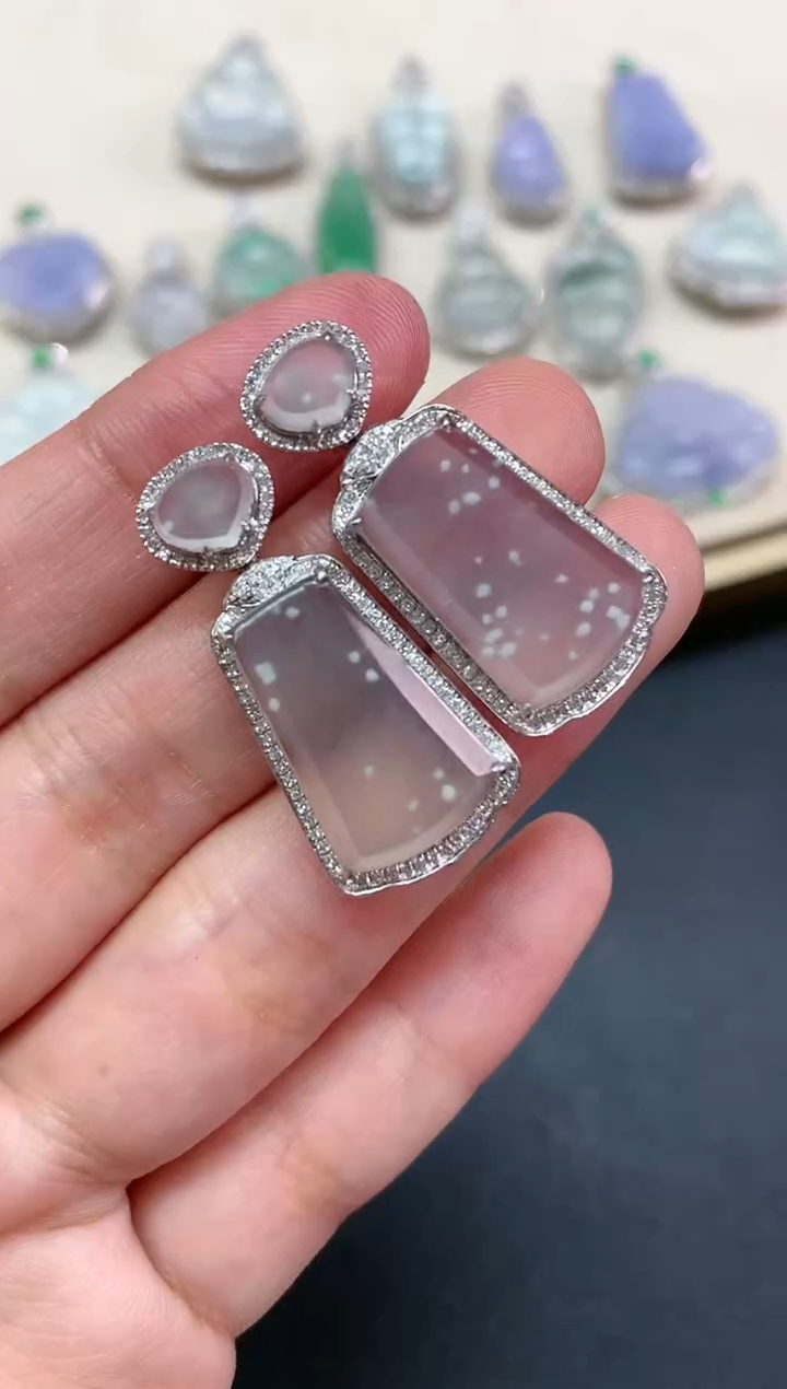 【闪购商品】翡翠吊坠(不含链)18K金镶嵌Q29|6980|多样性发其一