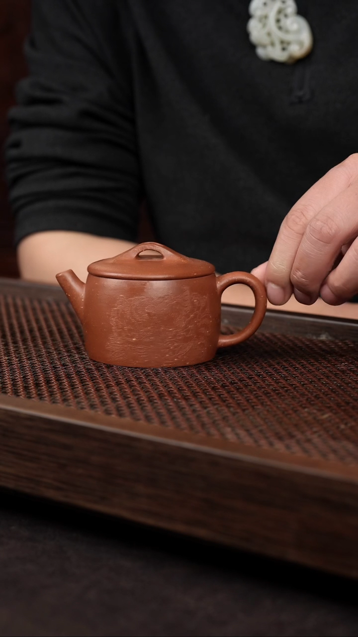 【闪购商品】紫砂茶壶老朱泥平盖炮嘴刻绘汉瓦