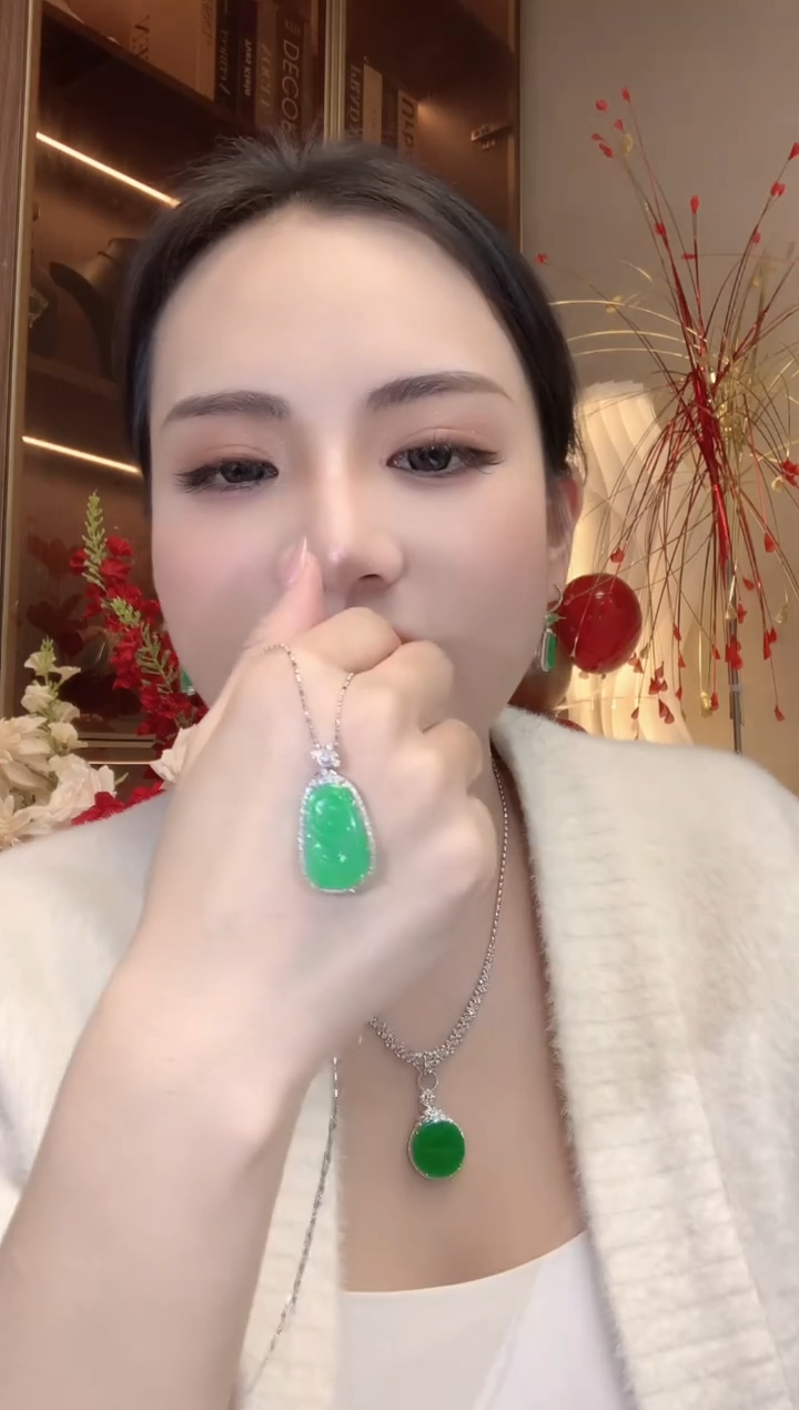 【闪购商品】翡翠吊坠(不含链)18K金镶嵌A38