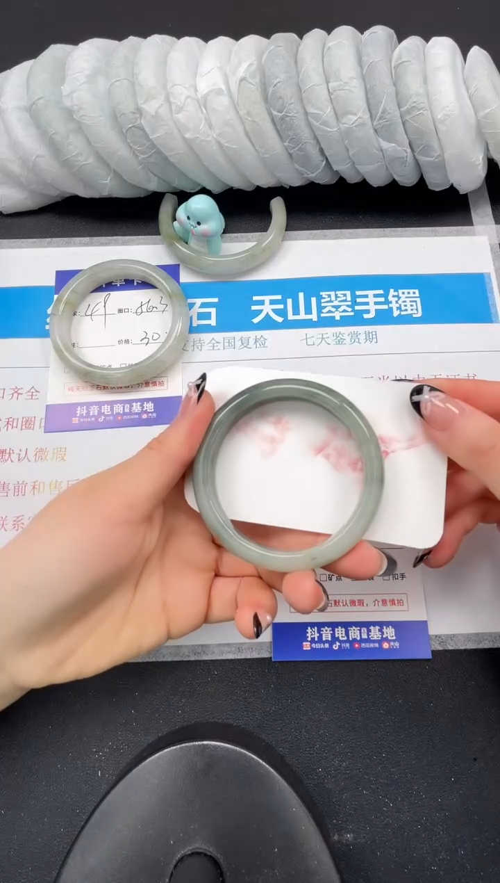 【闪购商品】石英质玉未镶嵌手镯50-54.9