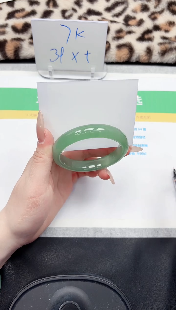 【闪购商品】石英质玉手镯未镶嵌66-56.7