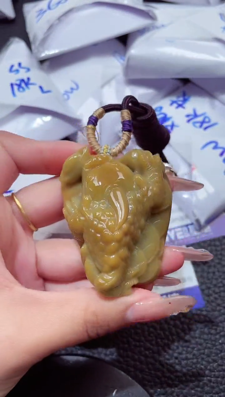 颈饰未镶嵌翡翠00000