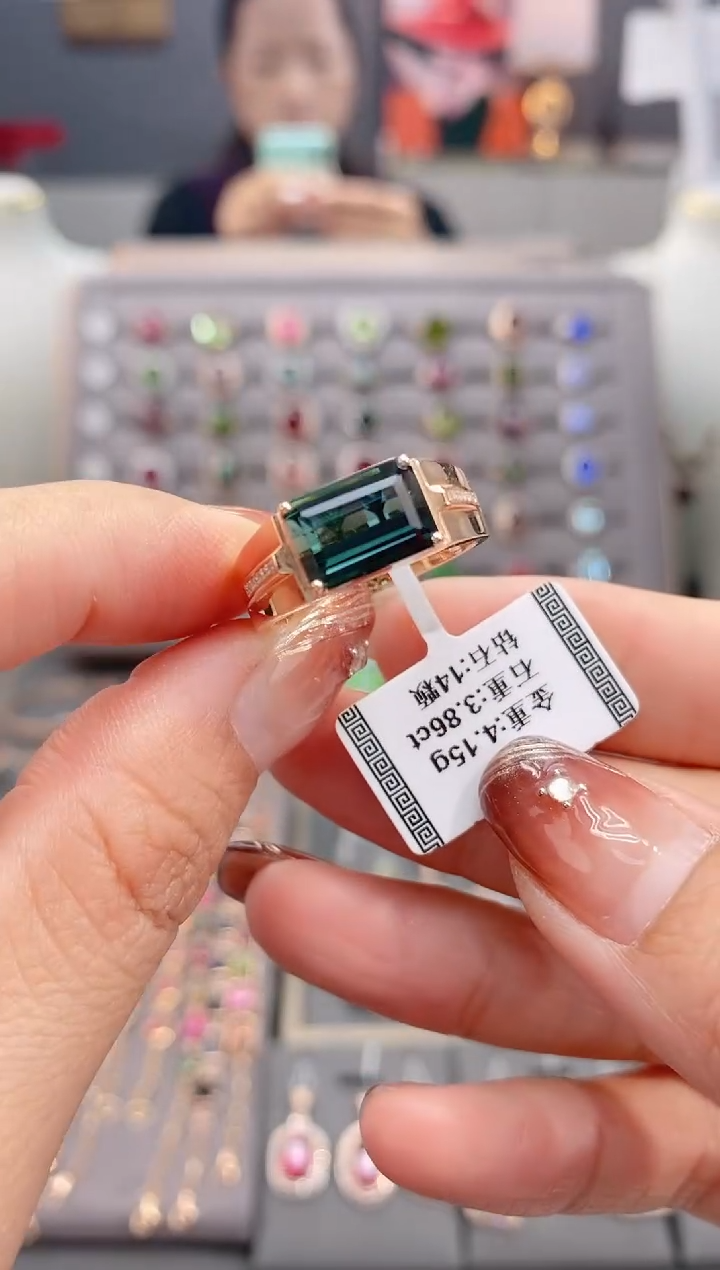 18K金镶嵌戒指碧玺3.86