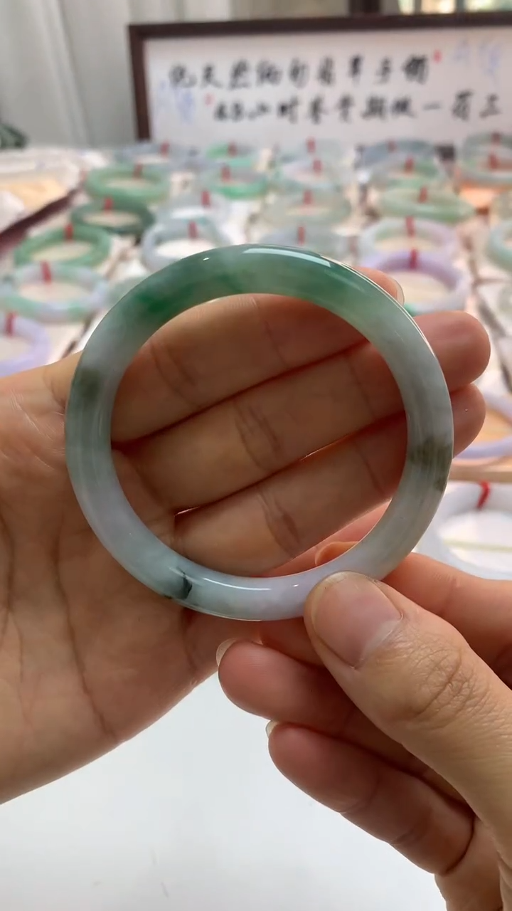 未镶嵌手镯翡翠53.8圆条油绿