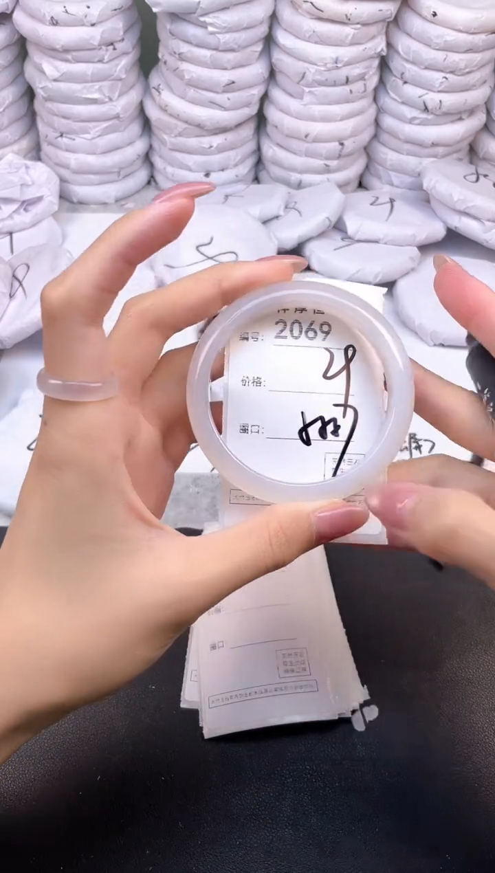 玛瑙/玉髓手镯未镶嵌2069