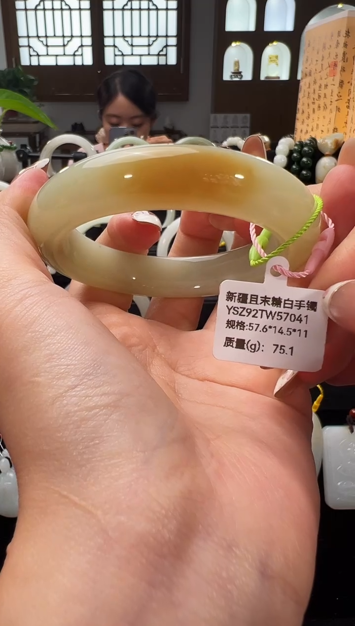 未镶嵌手镯和田玉新疆且末糖白57.6