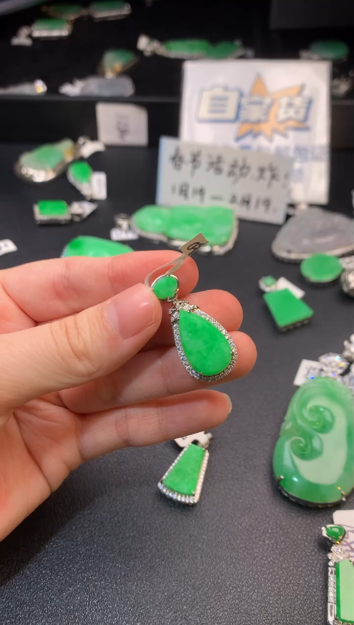 【闪购商品】翡翠颈饰银S925镶嵌翡翠