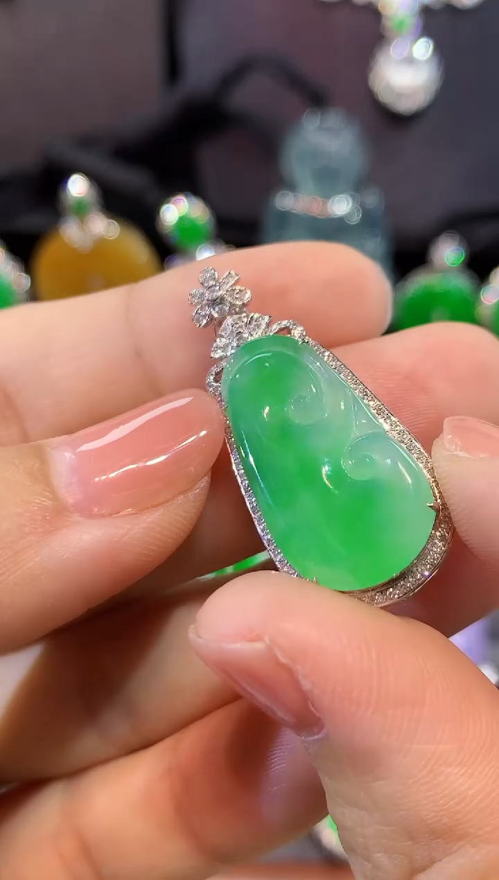 吊坠(不含链)18K金镶嵌翡翠如意