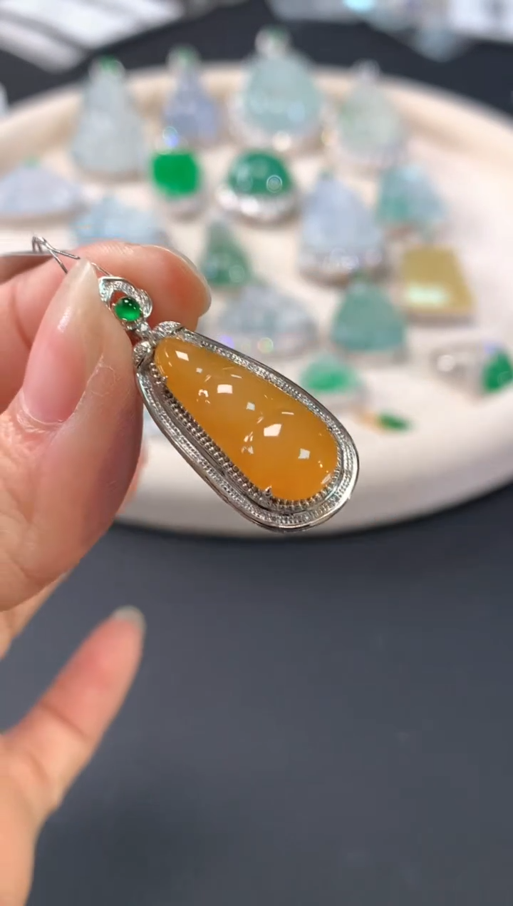 【闪购商品】翡翠吊坠(不含链)18K金镶嵌A440|3980