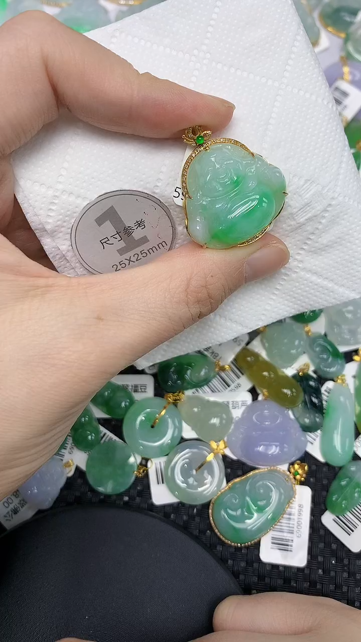 颈饰18K金镶嵌翡翠1111111111